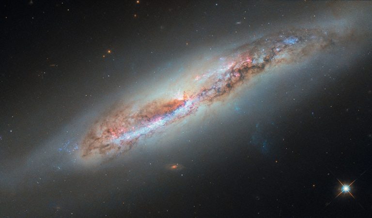Hubble_NGC4388_potw2550a